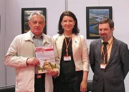 Nežinomo autoriaus nuotraukoje: žurnalo "Aviacijos pasaulis" vyriausioji redaktorė Vilma Jankienė per žurnalo rusiškos versijos pristatymą Maskvoje Nežinomo autoriaus nuotraukoje: žurnalo "Aviacijos pasaulis" vyriausioji redaktorė Vilma Jankienė per žurnalo rusiškos versijos pristatymą Maskvoje